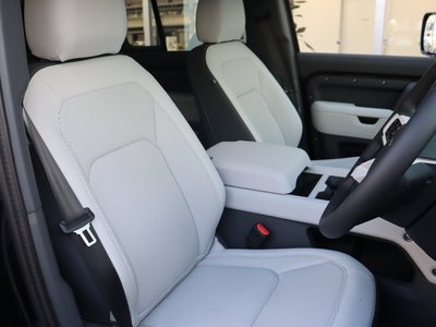 LAND ROVER DEFENDER - 3