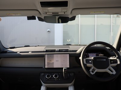 LAND ROVER DEFENDER - 7