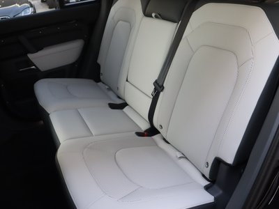 LAND ROVER DEFENDER - 6