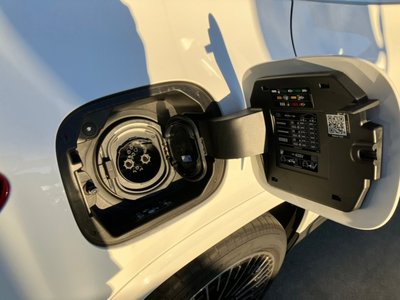 MERCEDES-BENZ EQA - 10