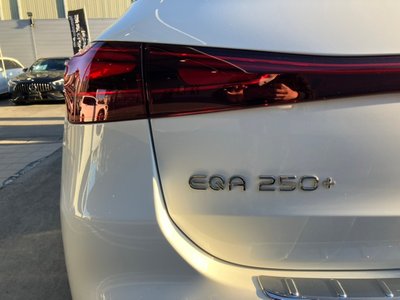 MERCEDES-BENZ EQA - 5