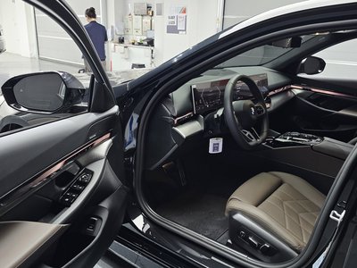 صورة 10 لـ 2025 BMW 5 SERIES