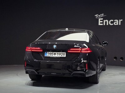 صورة 4 لـ 2025 BMW 5 SERIES