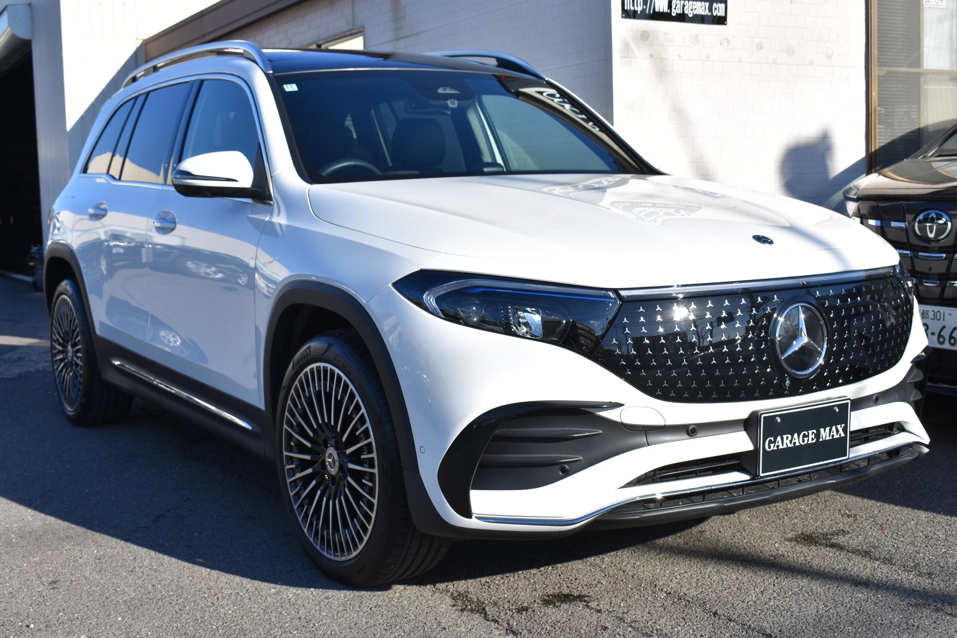 MERCEDES-BENZ EQB - View 1