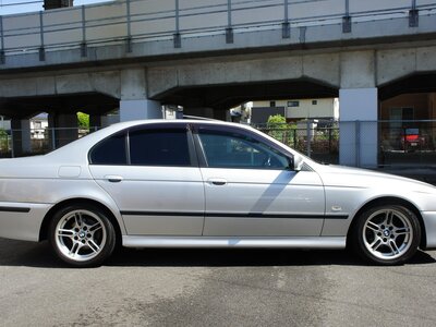 BMW 5 SERIES - 2