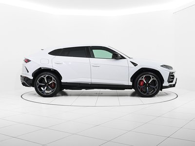 LAMBORGHINI URUS - 4