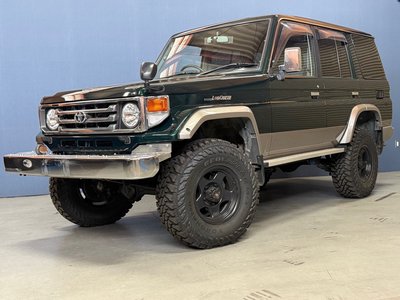 TOYOTA LAND CRUISER 70 - 2