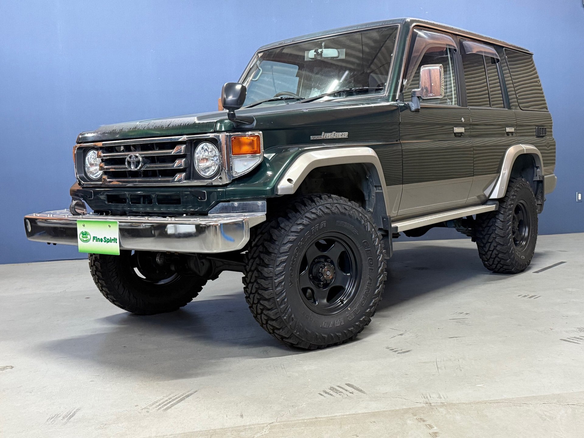 TOYOTA LAND CRUISER 70 - View 1