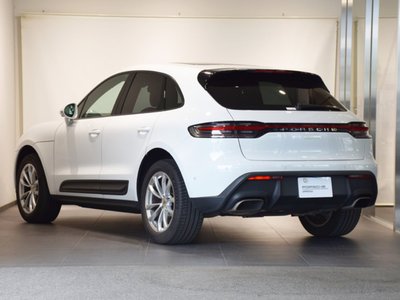 PORSCHE MACAN - 4