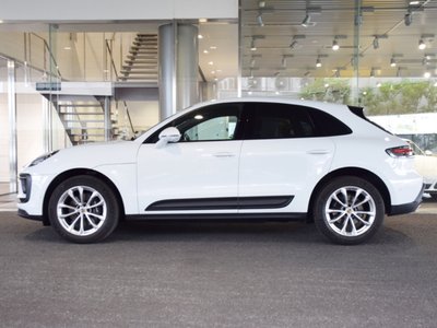 PORSCHE MACAN - 3