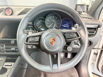 PORSCHE MACAN - 8