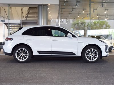 PORSCHE MACAN - 2