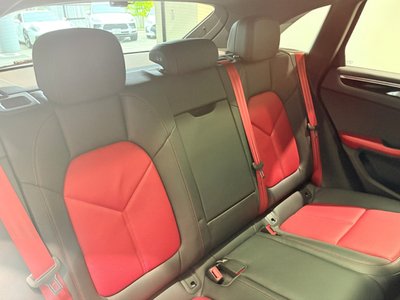 PORSCHE MACAN - 10