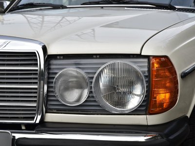 MERCEDES-BENZ MEDIUM-CLASS COUPE - 8