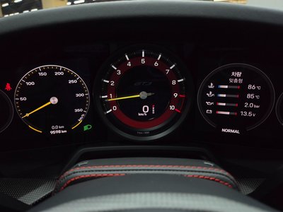 صورة 8 لـ 2023 Porsche 911