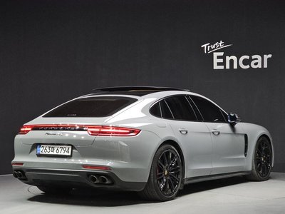 PORSCHE PANAMERA - 3