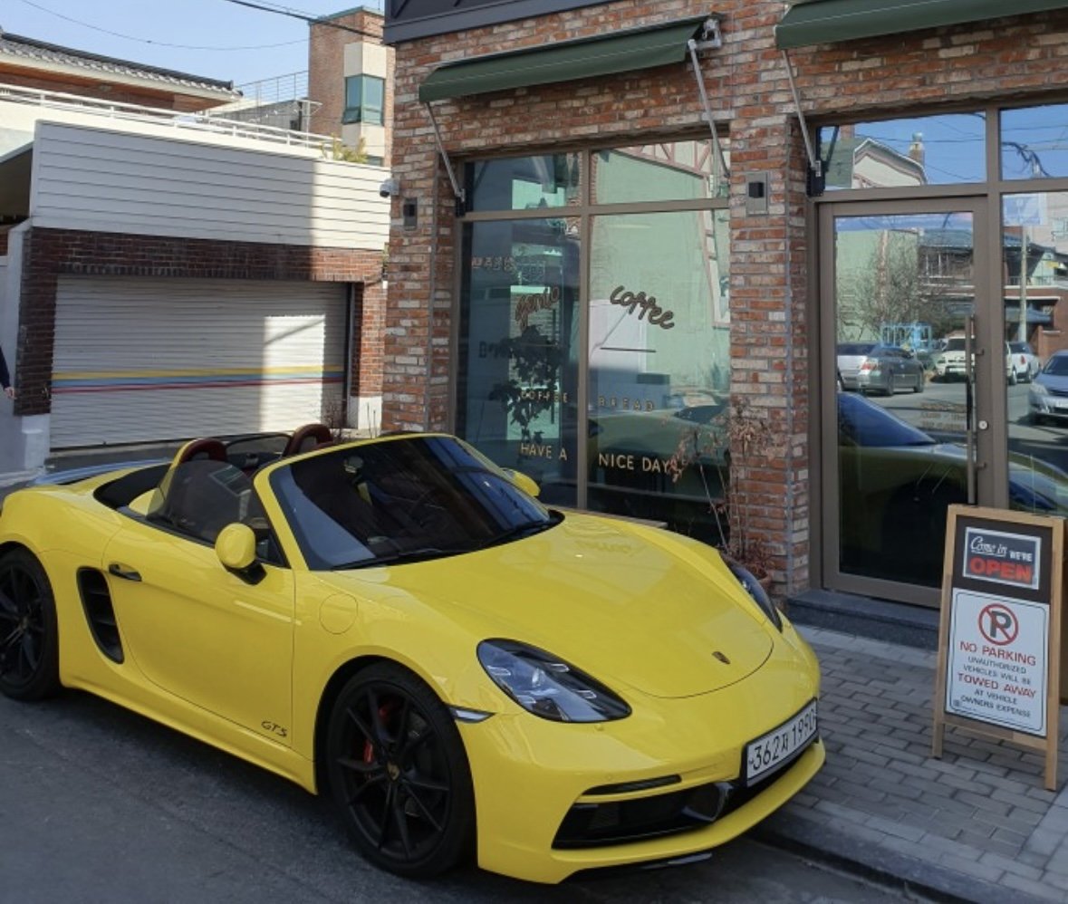 PORSCHE 718 BOXSTER - View 1