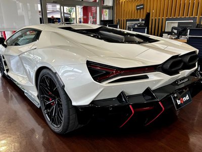 2025 Lamborghini REVUELTO — фото 8