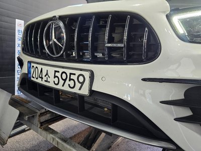 MERCEDES-BENZ E-CLASS - 1