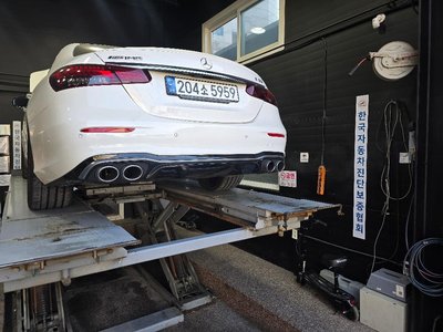 MERCEDES-BENZ E-CLASS - 2