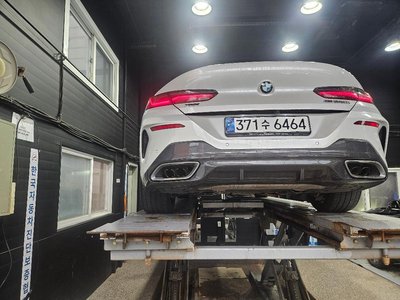 BMW 8 SERIES - 2