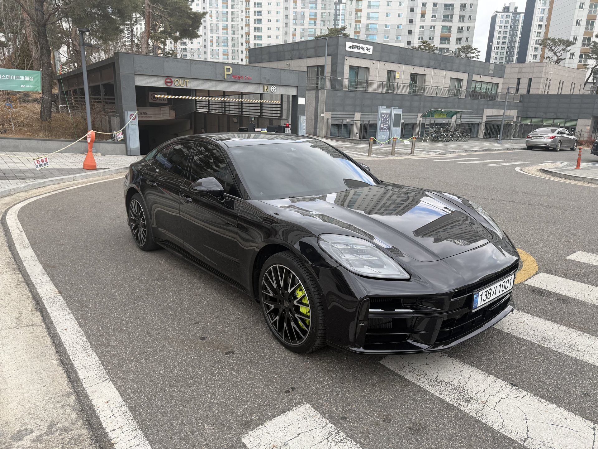 PORSCHE PANAMERA - View 1