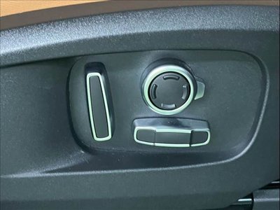 LAND ROVER DEFENDER - 10