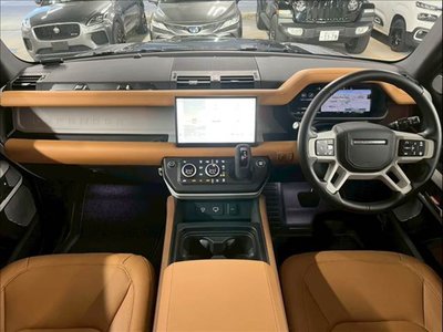 LAND ROVER DEFENDER - 4