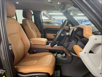 LAND ROVER DEFENDER - 7