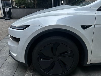 2025 Tesla MODEL Y photo 5