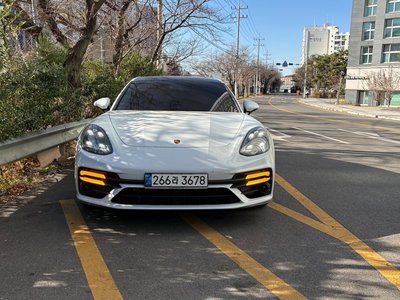 PORSCHE PANAMERA
