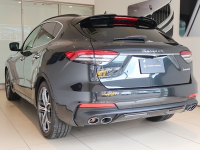 2021 Maserati LEVANTE photo 9