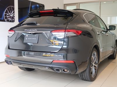 2021 Maserati LEVANTE photo 2