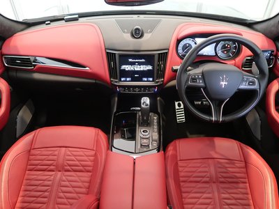 2021 Maserati LEVANTE photo 3