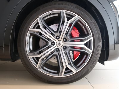 2021 Maserati LEVANTE photo 4