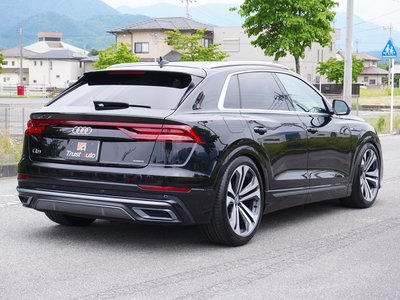 AUDI Q8 - 8