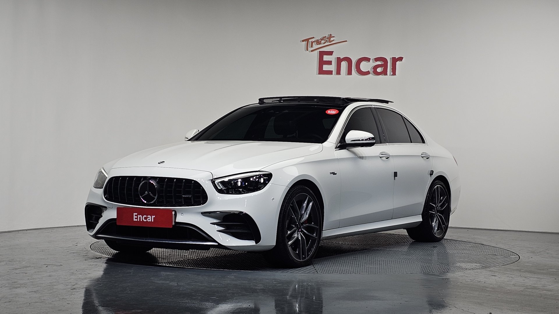 MERCEDES-BENZ E-CLASS - View 1