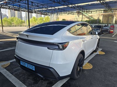 TESLA MODEL Y - 5