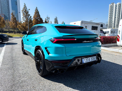 LAMBORGHINI URUS - 3