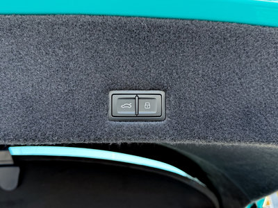 LAMBORGHINI URUS - 10