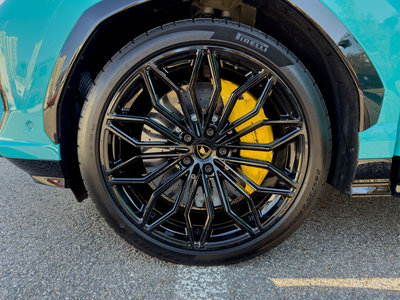 LAMBORGHINI URUS - 6