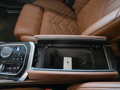 BMW I7 - 9