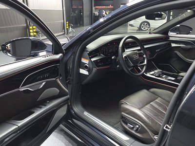 AUDI A8 - 10