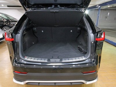 صورة 14 لـ 2023 Lexus NX