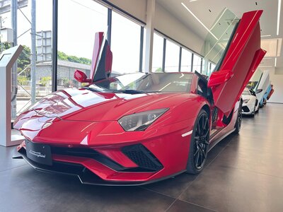 LAMBORGHINI AVENTADOR