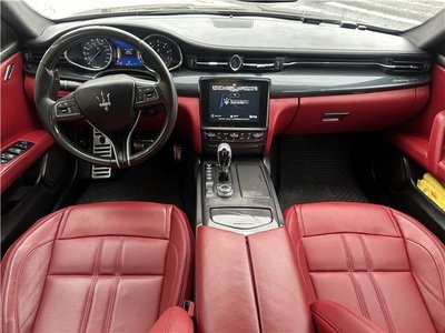 2018 Maserati QUATTROPORTE photo 2
