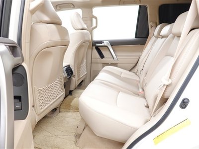 TOYOTA LAND CRUISER PRADO - 10