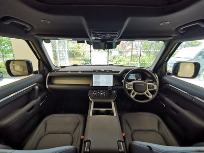 LAND ROVER DEFENDER - 6