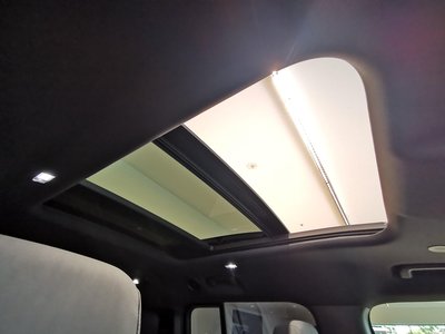 LAND ROVER DEFENDER - 5