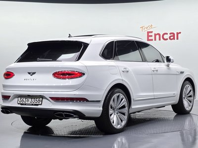 2022 Bentley BENTAYGA photo 3